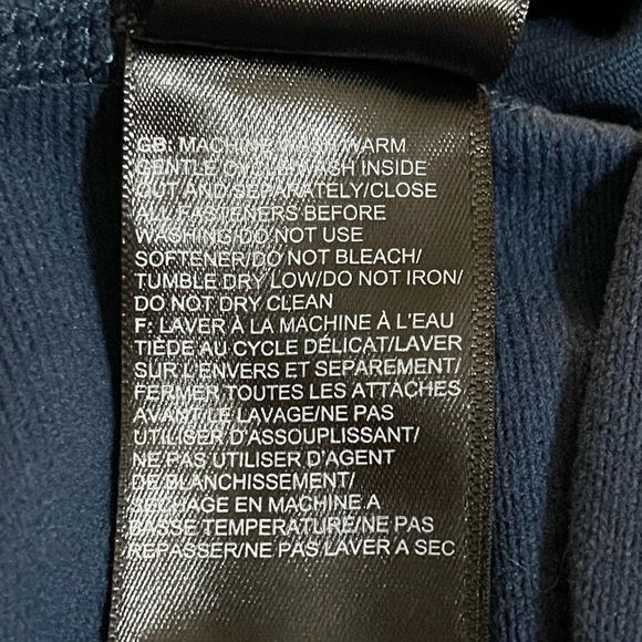 The North Face Pull Over - Picture 6 of 8